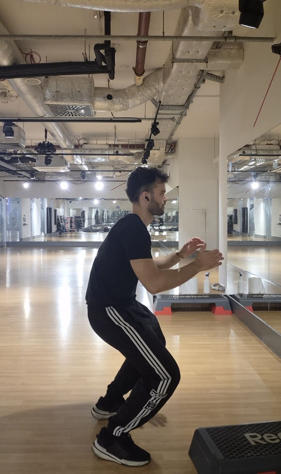 Trening w domu dla początkujących — jak zacząć i nie rzucić po tygodniu