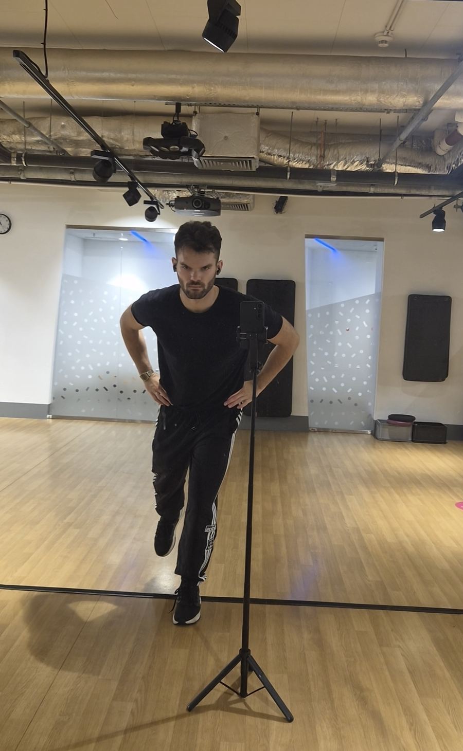 Ile kalorii spala trening w domu? Realne liczby